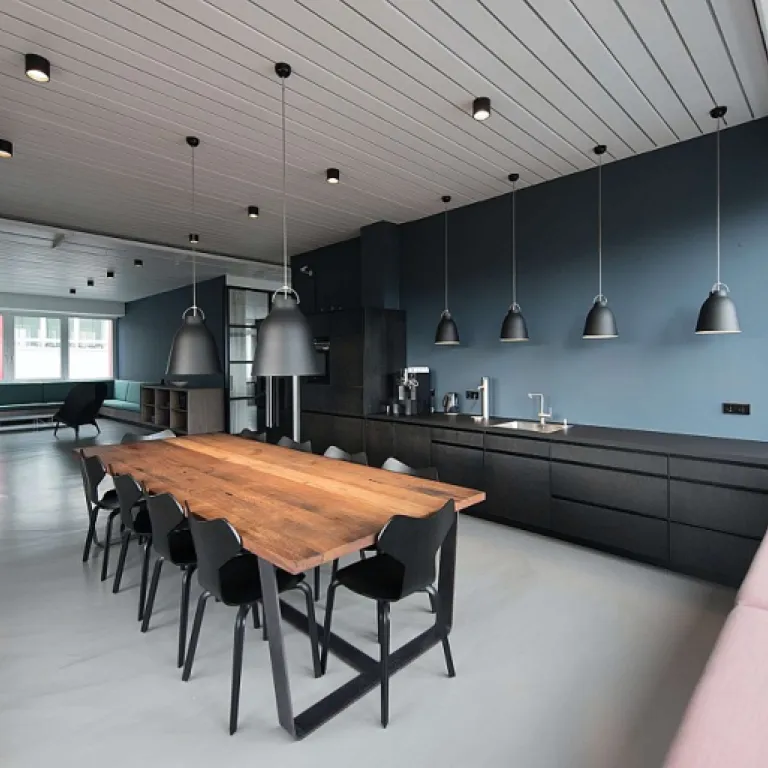 Le bardage acier imitation bois : une solution esthétique et durable pour l’immobilier commercial